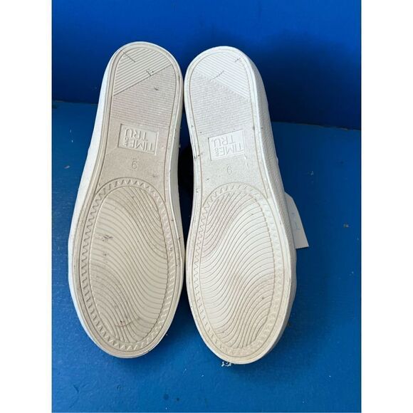 Time And Tru Women's Size 9 Memory Foam Snake Print Sneaker Shoes Nice - Picture 5 of 6